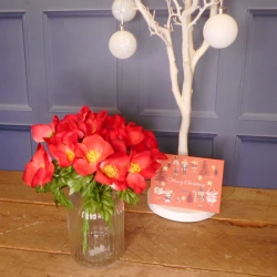 Silk Hellebores Bunch Red - 13X009 BAY1C