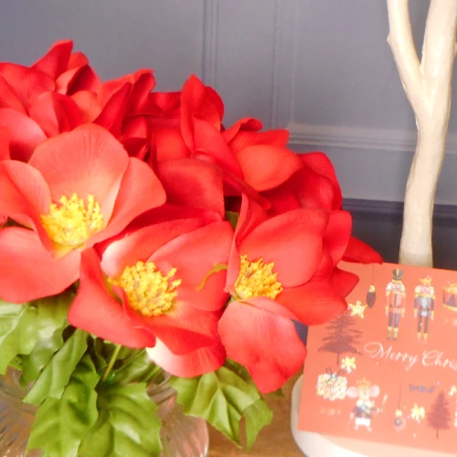 Silk Hellebores Bunch Red - 13X009 BAY1C