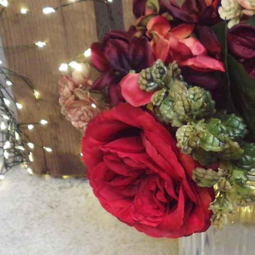 Ruby Rose Winter Garden Mini Posy Red - RUB003 II3